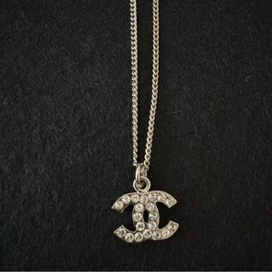 💯 Chanel CC  rhinestone-embellished necklace